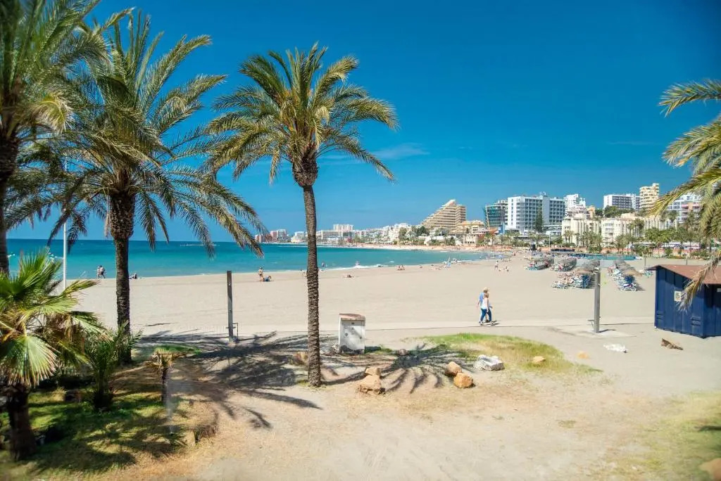 TIMON II, Luxury 3 bedroom Beachside Apartment