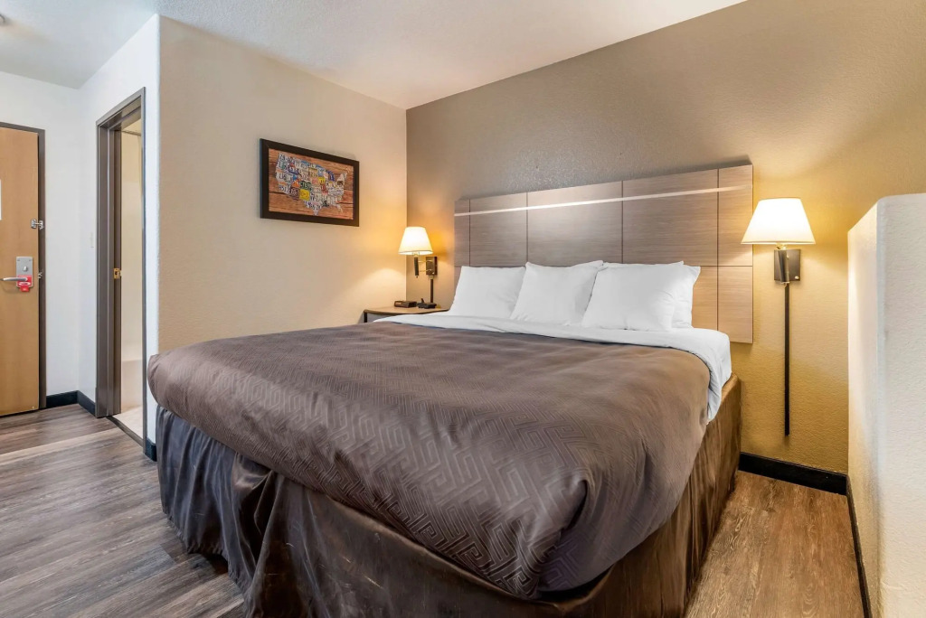 Econo Lodge Pueblo North