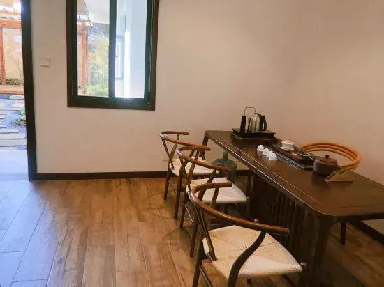 Heshun Renjia Inn