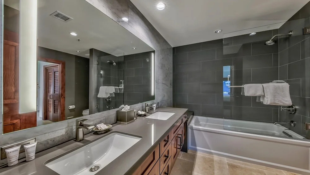 Luxury 2br Steps From Heavenly Village & Gondola 2 Bedroom Condo by RedAwning