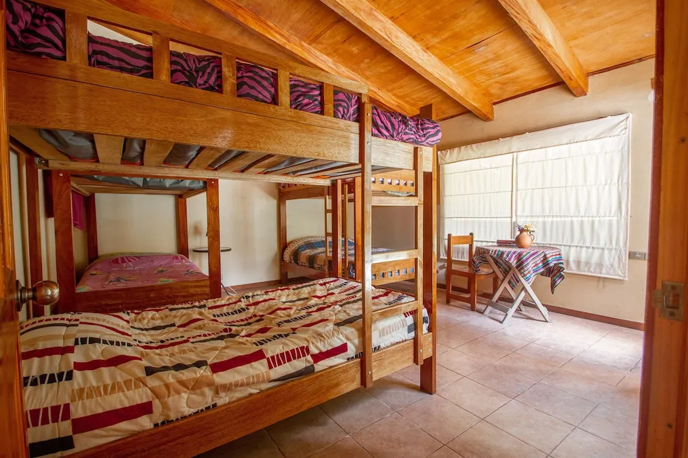 Yakumama Hostel y Restaurant