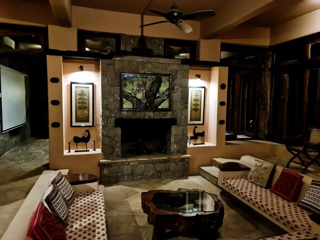 Pugdundee Safaris - Kanha Earth Lodge