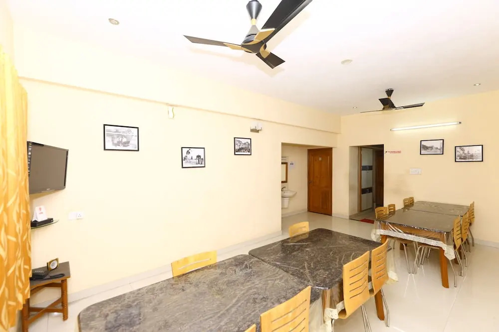 OYO 2612 Hotel Fiesta House
