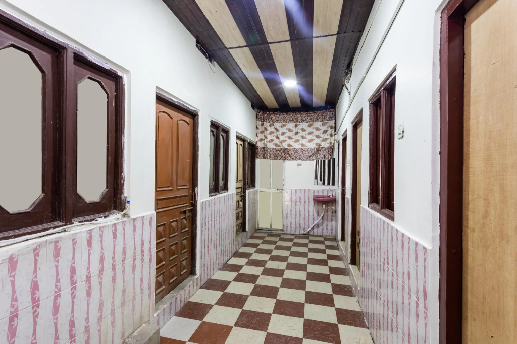 OYO 30888 Hotel Mahadev