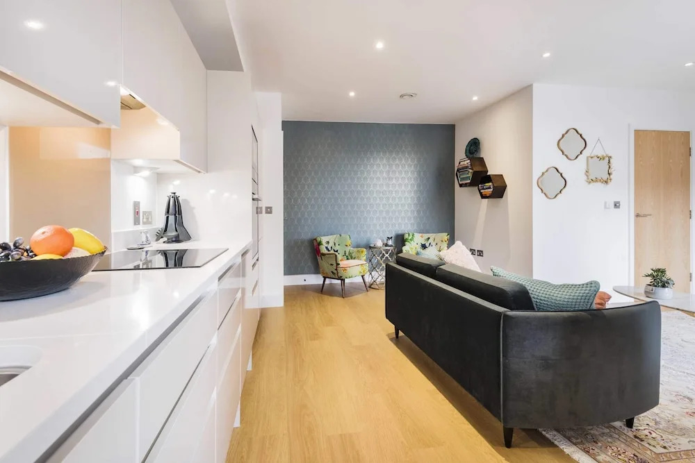 Rosy and Cosy West London Apartment