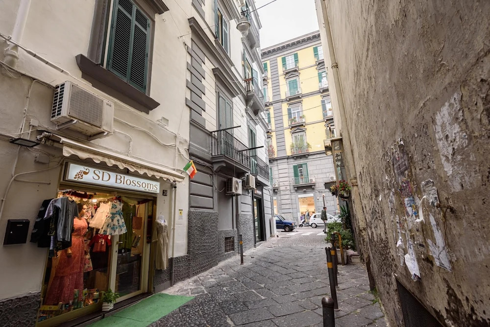 Via Avvocata 25 in Napoli