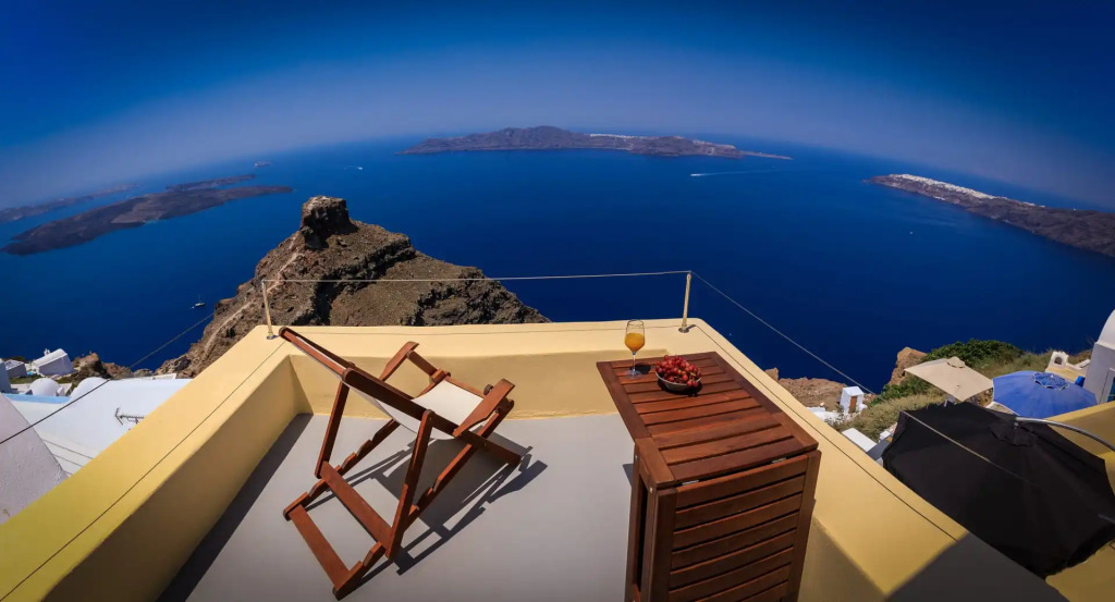Santorini Roses Suites