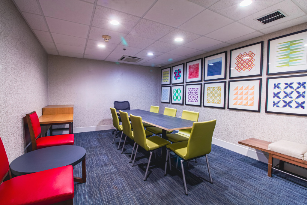 Holiday Inn Express & Suites - Lincoln East - White Mountains by IHG