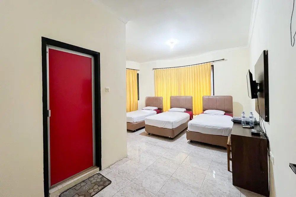 Urbanview Hotel Transit Near Bandara Sultan Hasanuddin