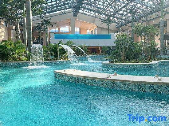 Yanji Dinosaur Hot Spring Hotel (Korean Folk Village Yanji Dinosaur Kingdom)