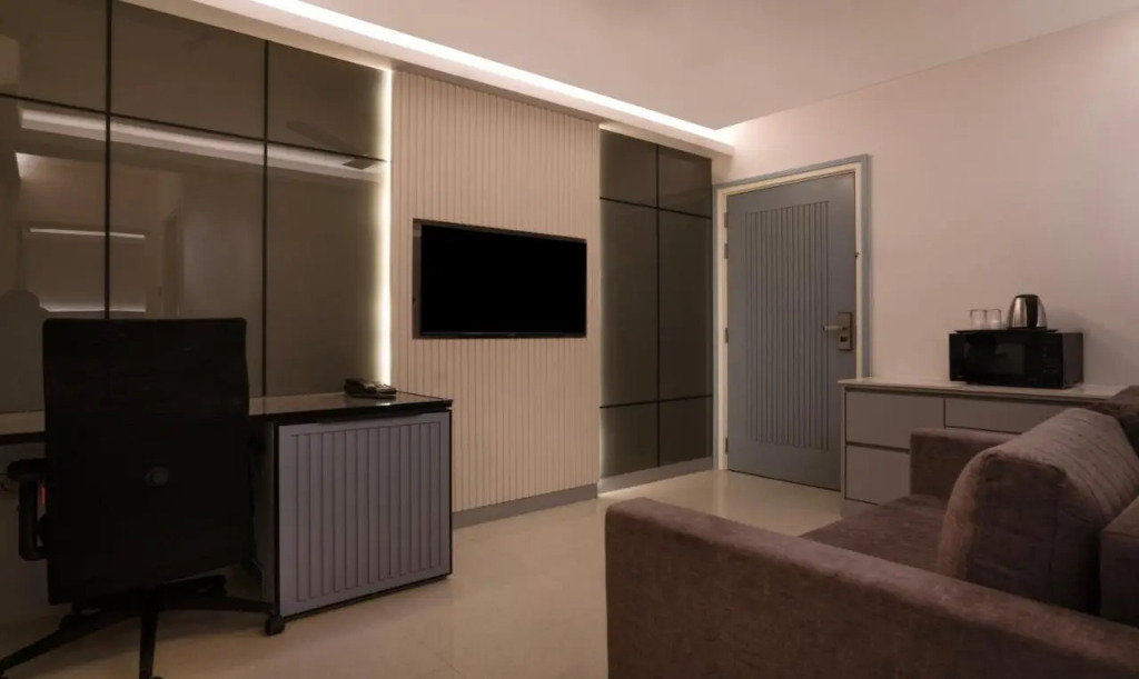 Treebo Premium D Consulate, 5 Mins Walk To Us Consulate