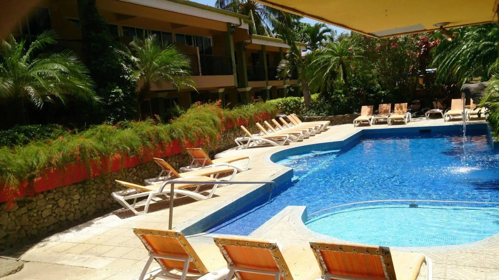 Mangaby Playa Hermosa