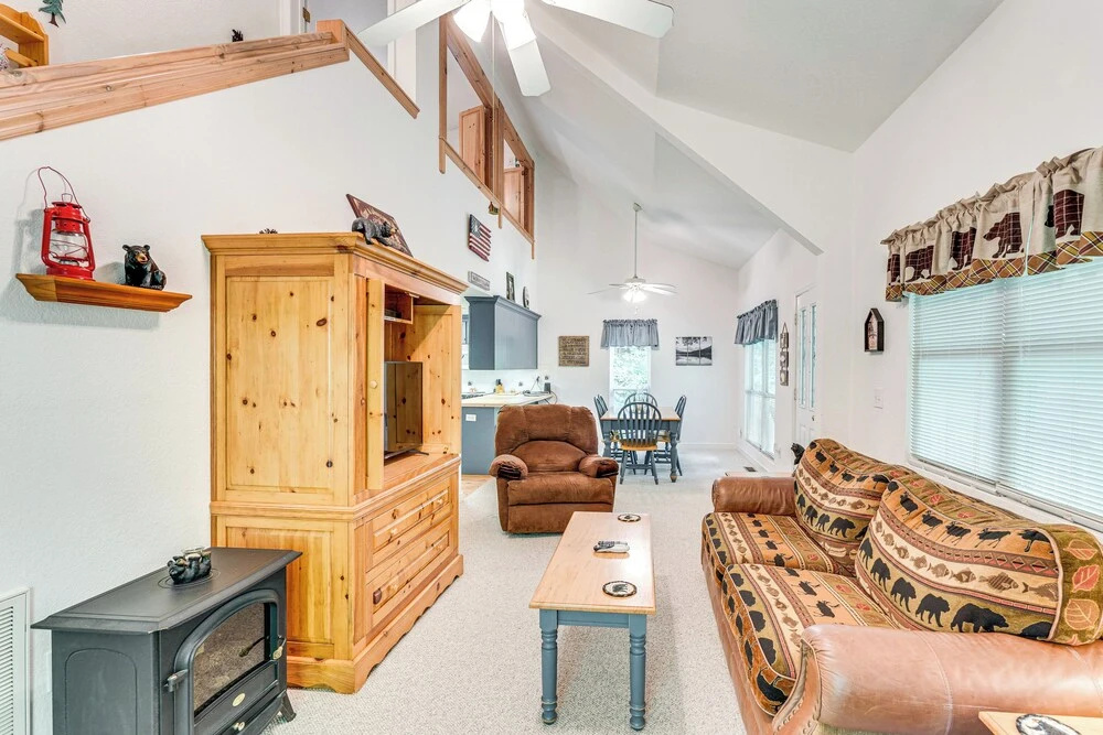 Secluded Cabin w/ Porch - 7 Miles to Lake Chatuge!