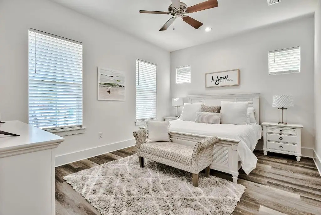 Private Pool-Grill! Walk to Beach-Restaurants - 2 Master Bedrooms!