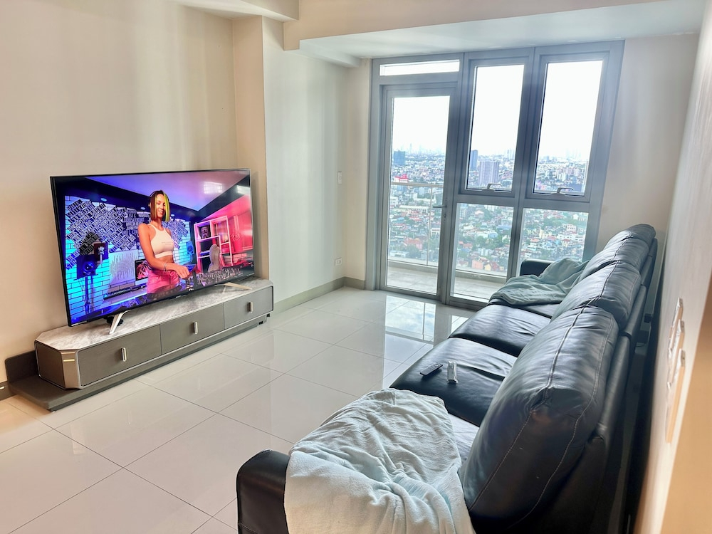 RareCut 177sqm 4BR Uptown Parksuites BGC