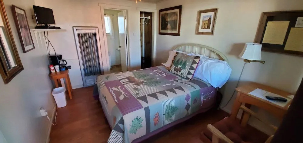 Cimarron Inn & RV Park