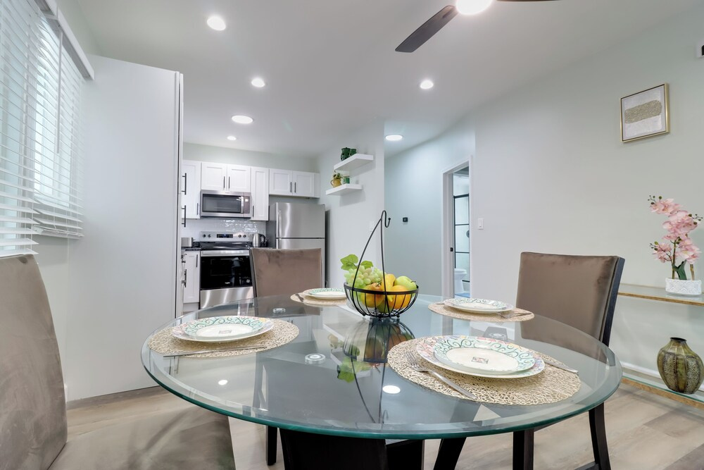 1 Mile to Henry Ford Hospital! Renovated Rental
