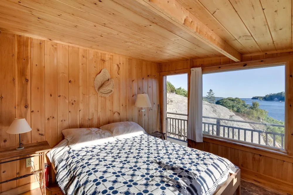 Oceanfront Cottage w/ Deck 2 Mi to Boothbay Harbor