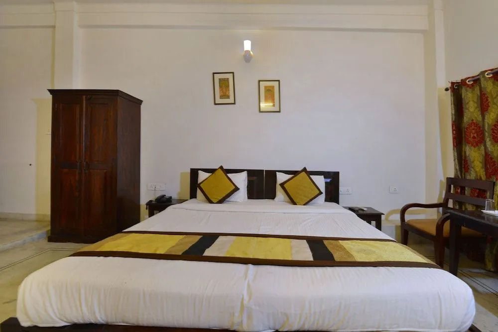 Chandra Prakash Hotel