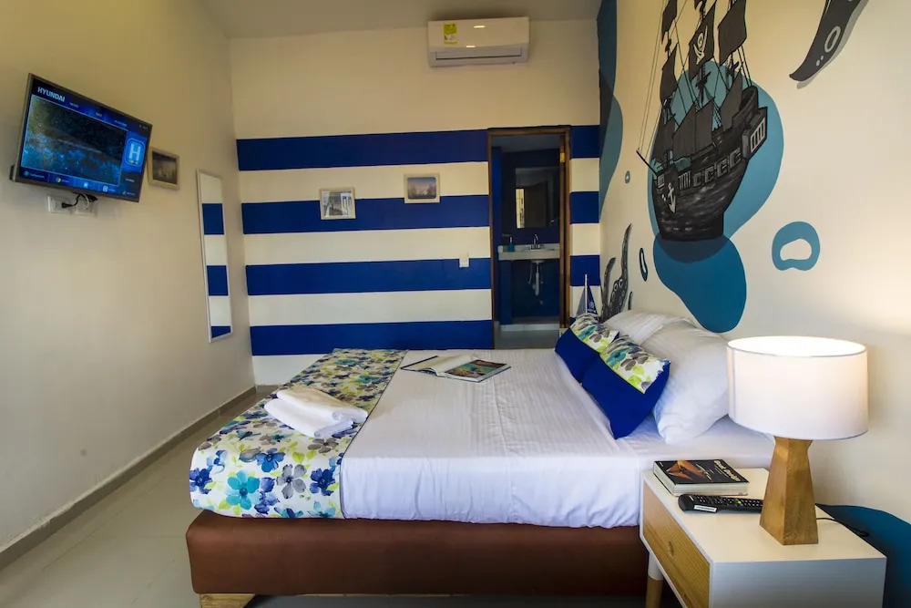 Casa del Puerto Hostel & Suites