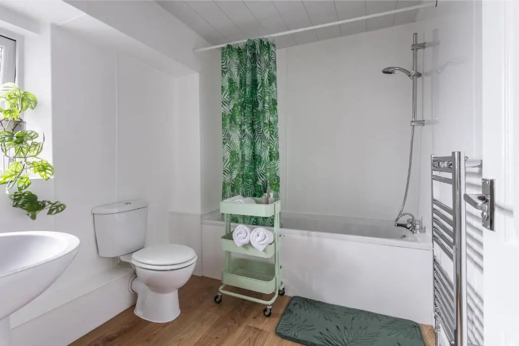 Stylish Apartment next to Windermere Train Station
