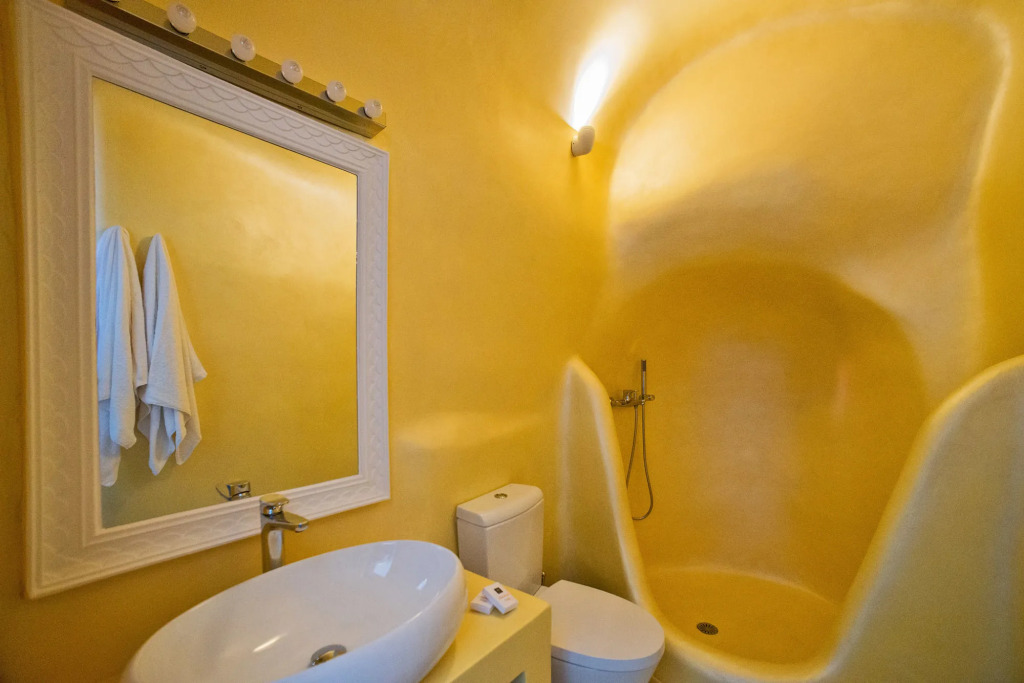 Luna Santorini Suites
