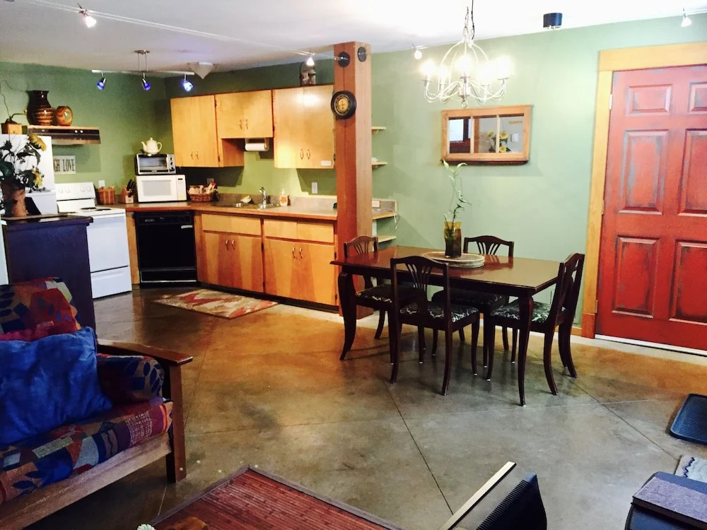 Mistisos Place