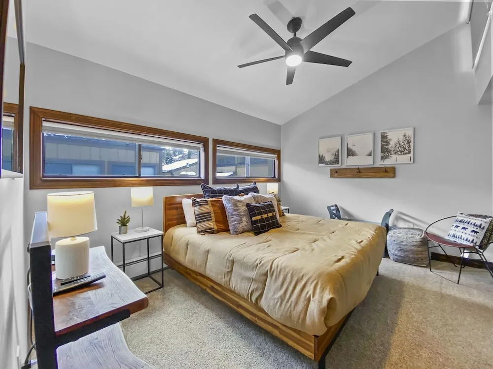 The Retreat 6 2 Bedroom Condo by RedAwning