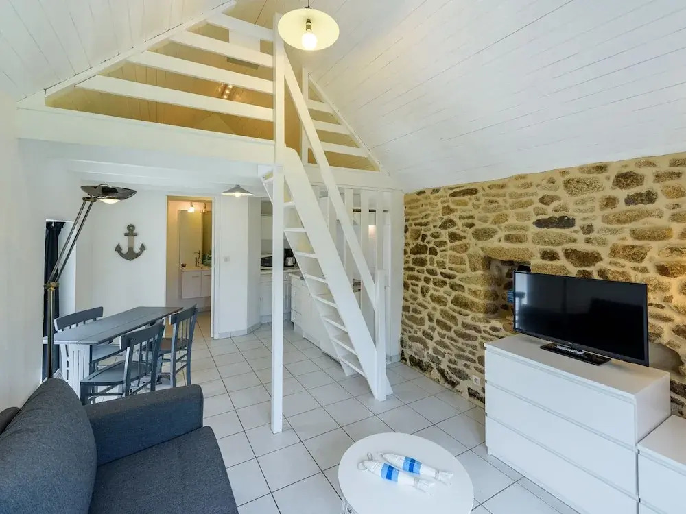 Peaceful Holiday Home in Plouguin with Indoor Pool