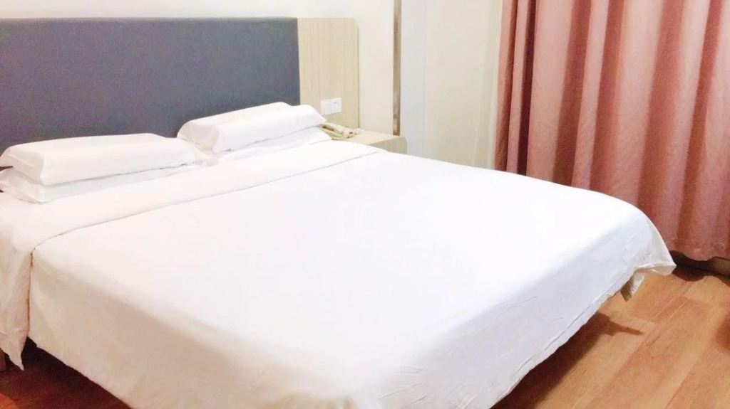 Hanting Hotel Shanghai Hongkou Football Stadium Metro Station