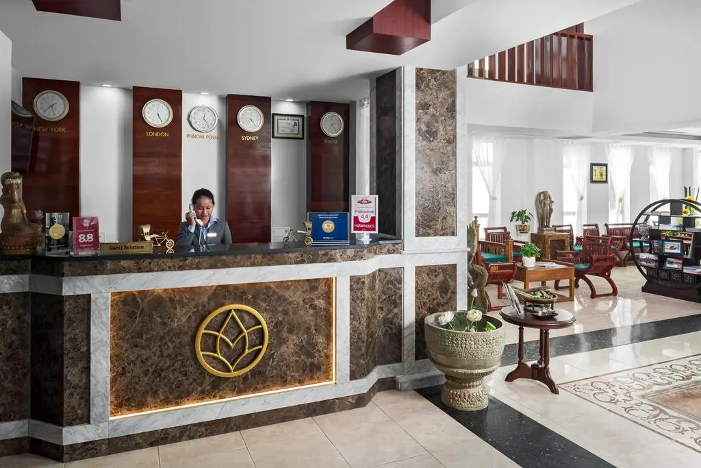 Paragon Central Hotel & Sky Bar