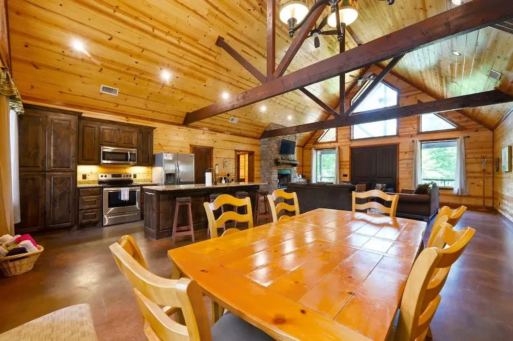 Majestic High - Cabin for 17