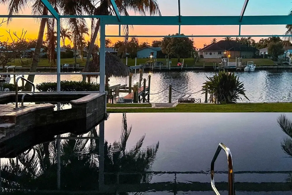 Waterfront Pool & Spa: Relaxing Cape Coral Retreat