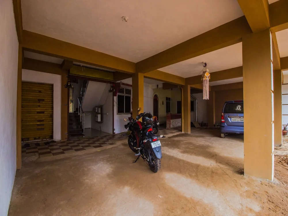 OYO 14042 Home Cozy Studio Siolim