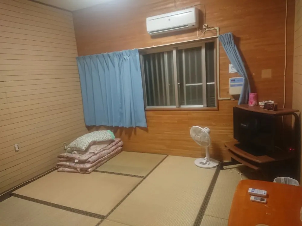 Ishigakijima Sunflower House - Hostel