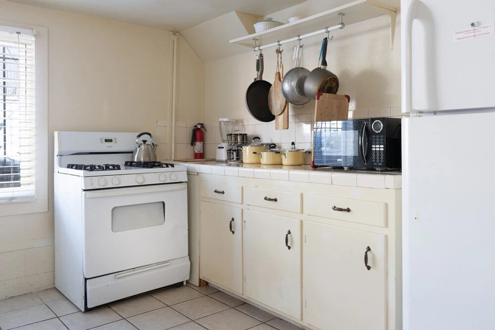 Bright & Spacious One Bedroom Apartment