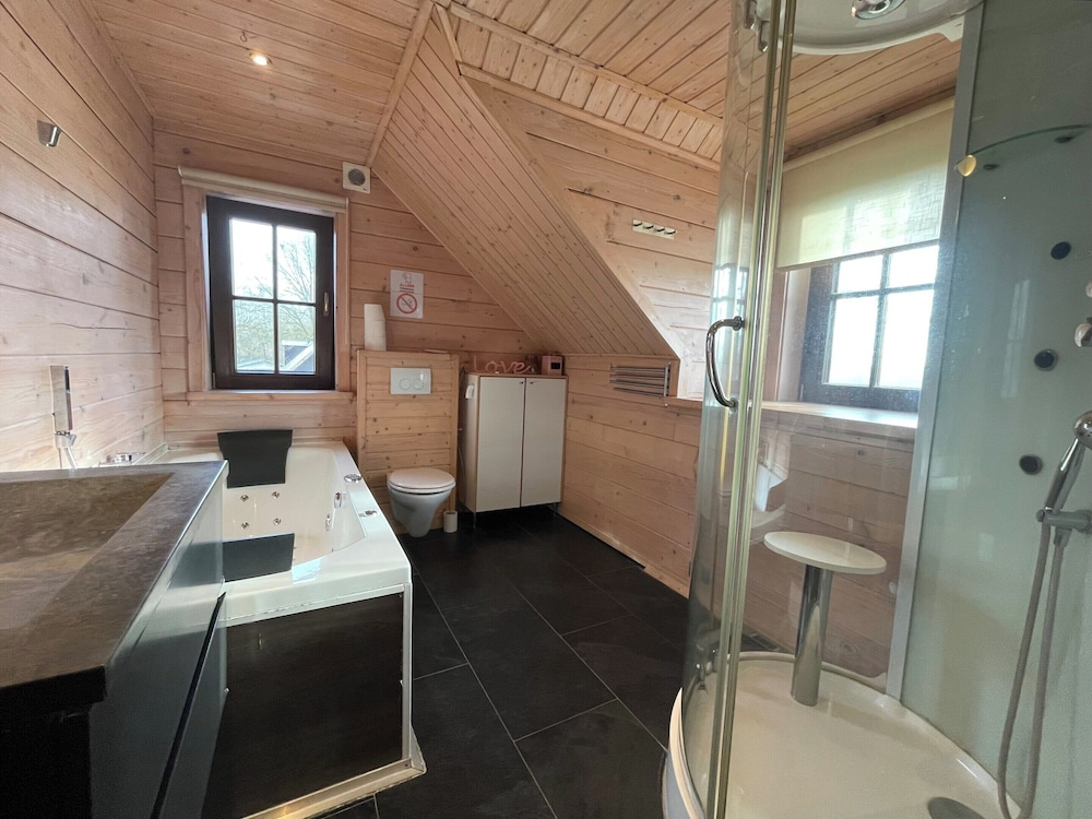 Villa with Sauna & Tub