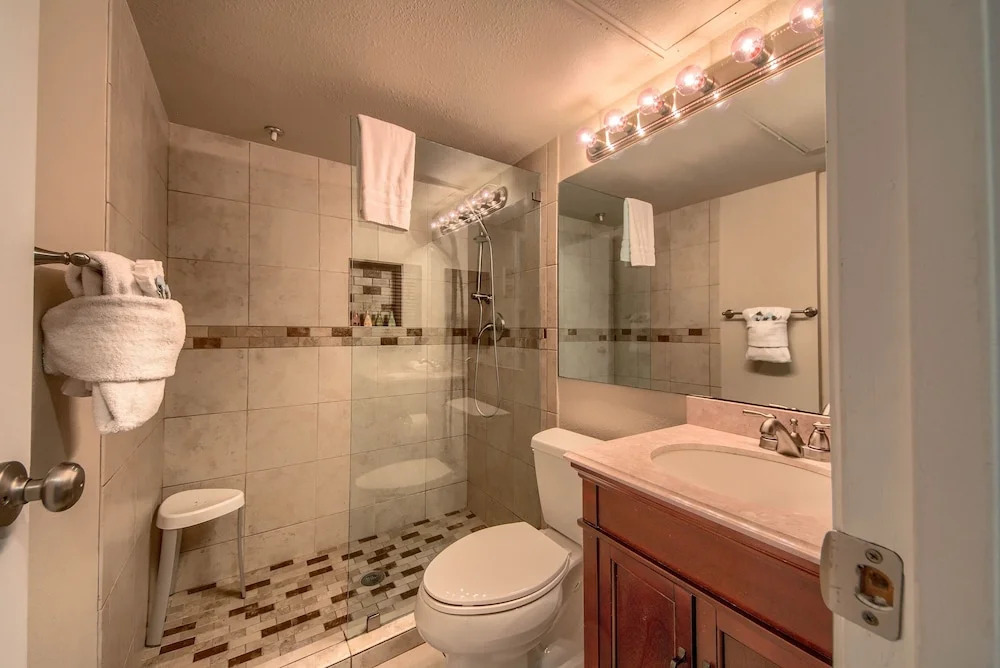 Grandma's River Haus       Rrc A108 1 Bedroom Condo by RedAwning