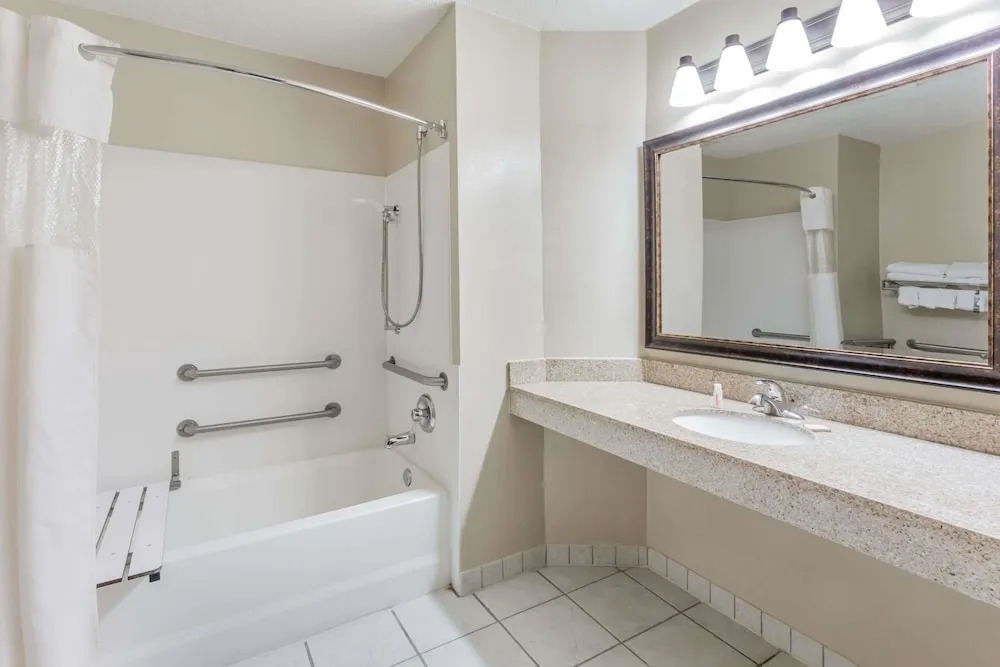 Baymont by Wyndham Mequon Milwaukee Area