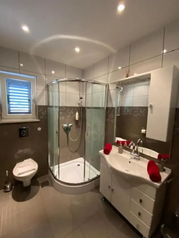 Ivy - Modern With Terrace - A1 Tulipan