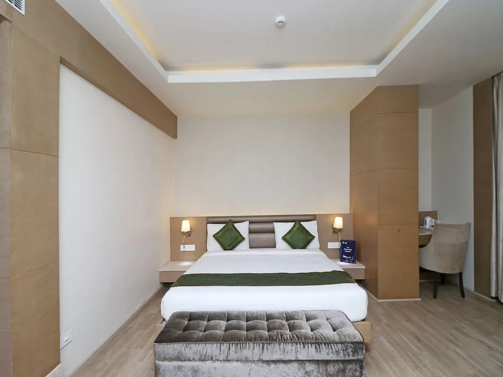 OYO 12077 Grand Bhabendra Alay