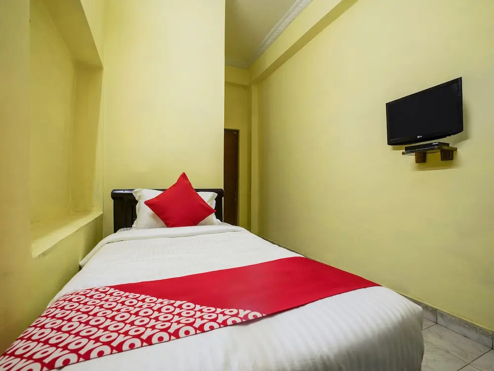 OYO 19121 V G Guest House