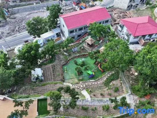 Yunmiao Xiaozhu Guesthouse in Miaofeng Mountain