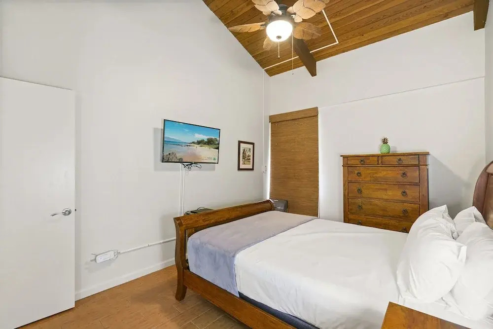 Experience Kamaole Sands 4-409 - Ocean Views, Spacious, Renovated, Wi-fi, AC!