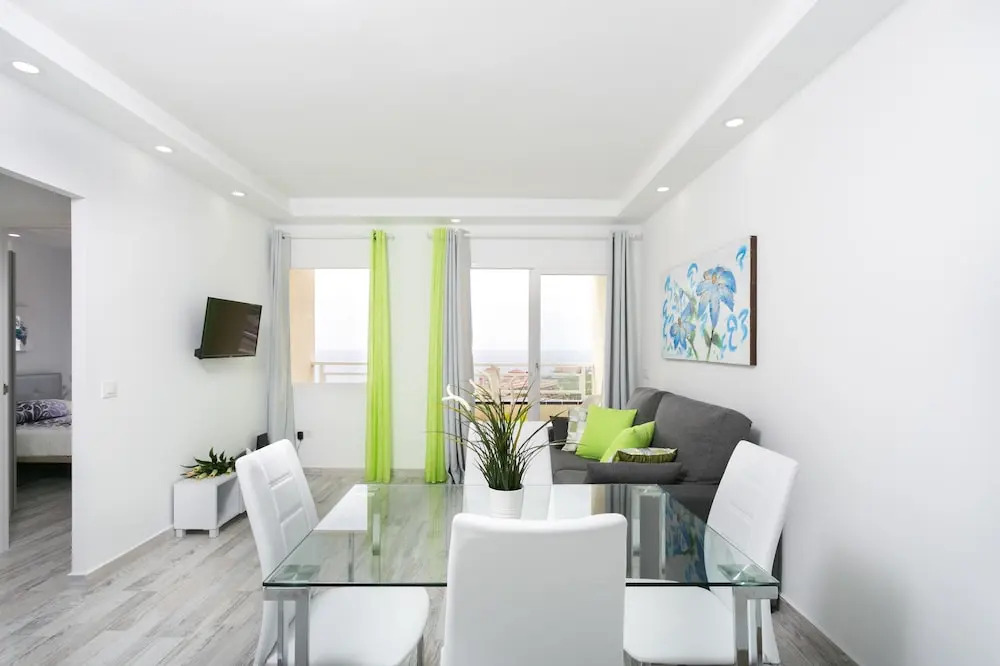 906. Luxury Paraiso Apartment with Sea View