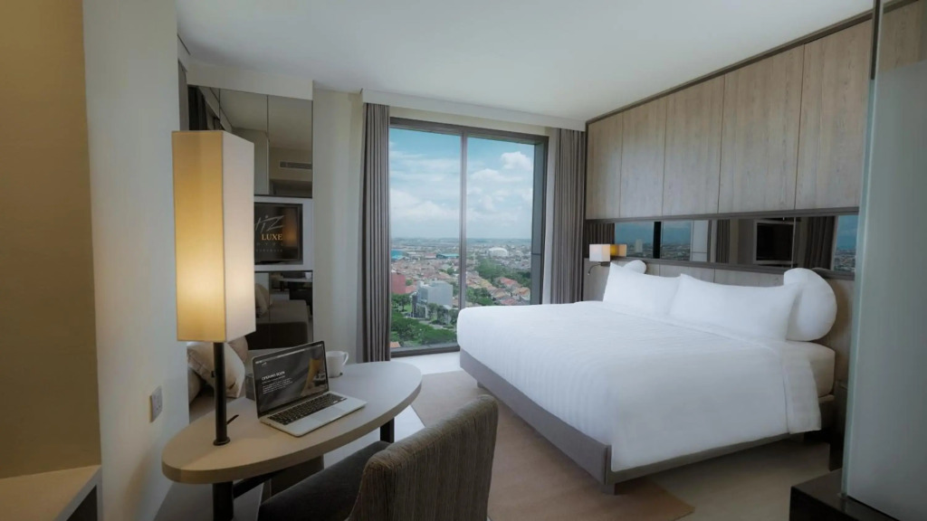 Whiz Luxe Hotel Spazio Surabaya
