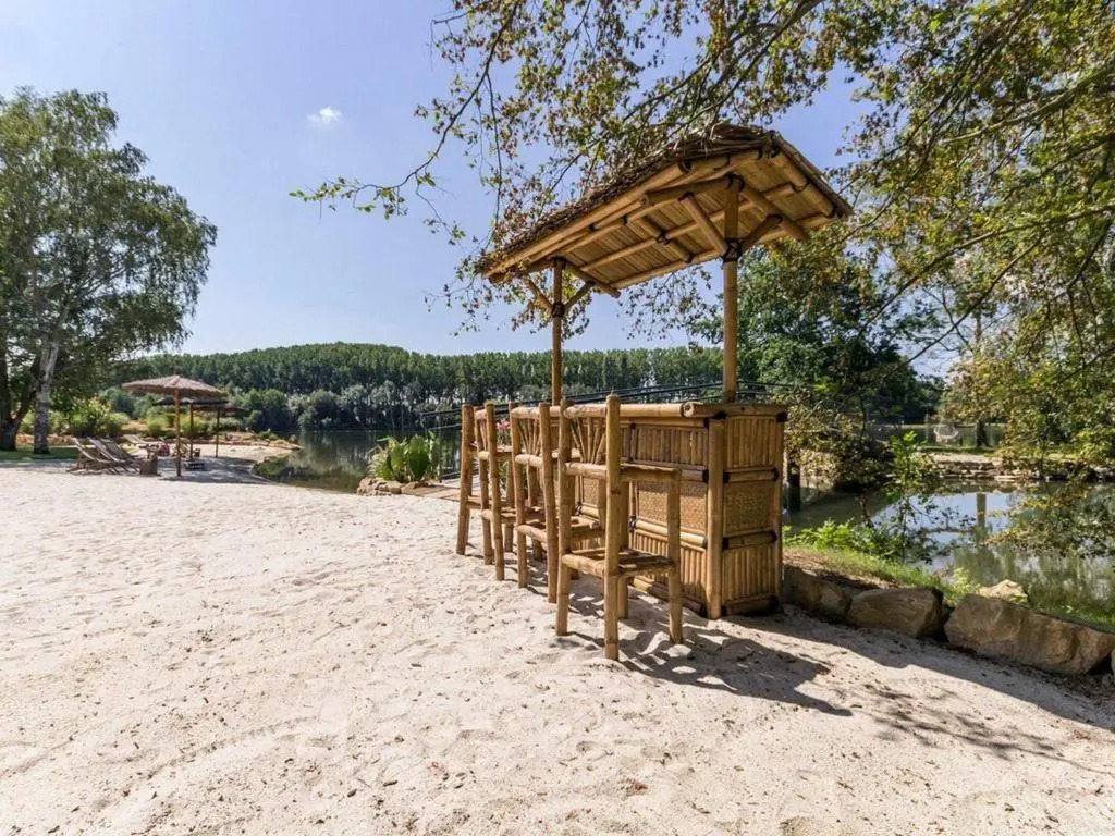 Villa Contemporaine avec Spa, Sauna, Piscine et Île Privative près de Nantes - FR-1-306-866