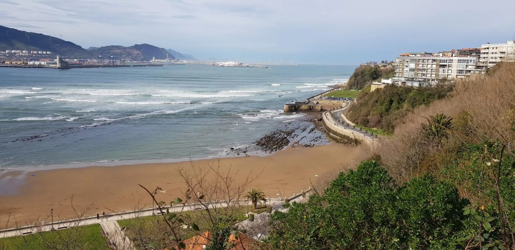 Cozy Yellow Home in Getxo