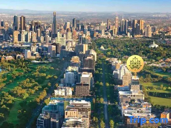 Fawkner Residence 1B2B condo Smart TV
