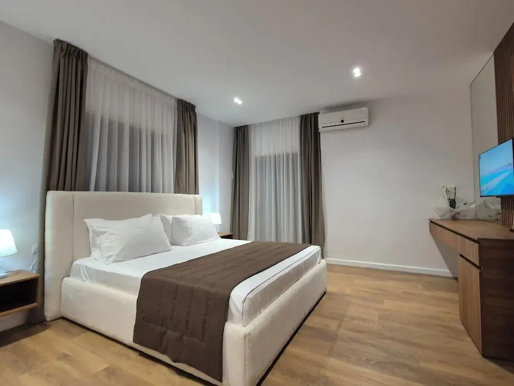 ORCHIDS Hotel